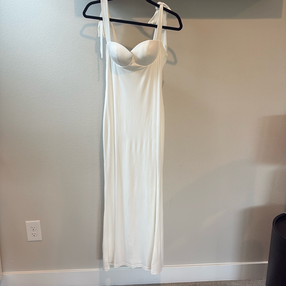Women’s White Dress
